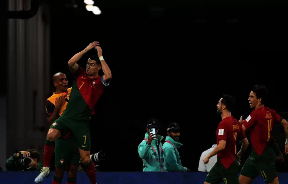  Cristiano Ronaldo é o primeiro da história a marcar em cinco Copas masculinas; Portugal estreia com vitória