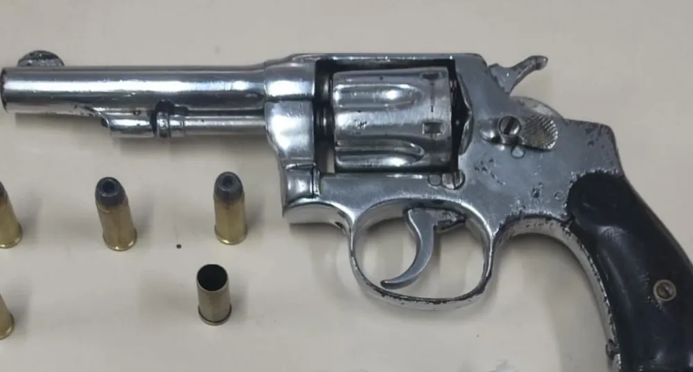 CIPE Sudoeste prende suspeito por tráfico de drogas e apreende arma de fogo em Urandi