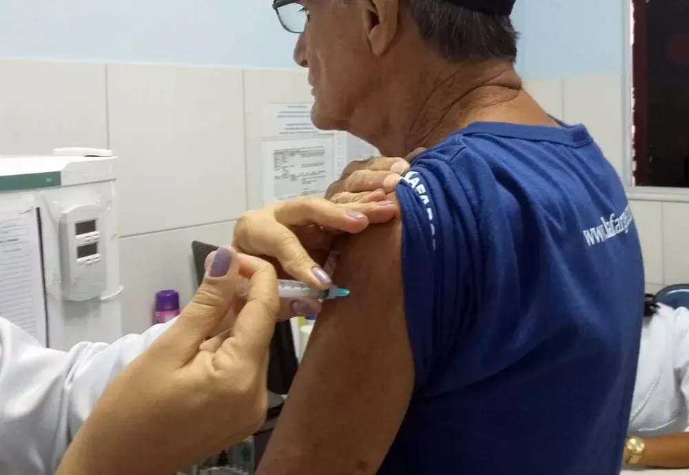 Vacina pneumo20 vai ser ofertada para quem tem mais de 85 anos