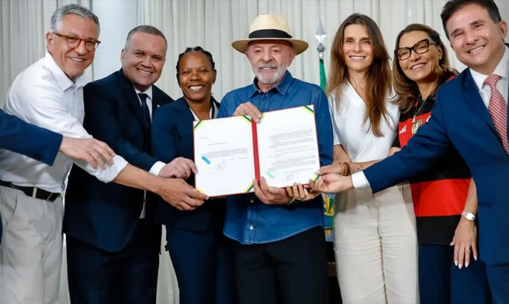 Presidente da República sanciona Lei do Futebol Feminino com medidas para profissionalização e incentivo à igualdade salarial 