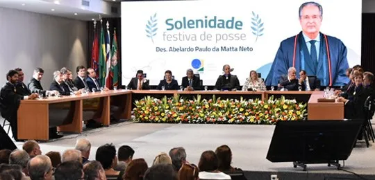 Desembargador Abelardo da Matta toma posse para novo mandato no TRE-BA