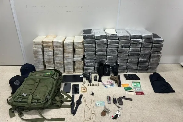 Policial militar e estudante de Direito são presos com 119 kg de drogas em Salvador