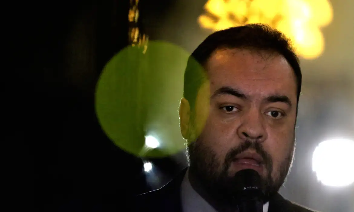 TSE condena Cláudio Castro (PL) e ex-governador fica inelegível até 2030