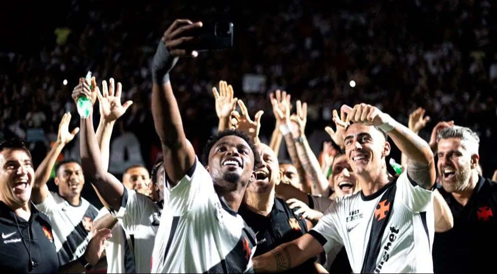 Vasco triunfa sobre Vitória e carimba vaga nas semis da Copa do Brasil