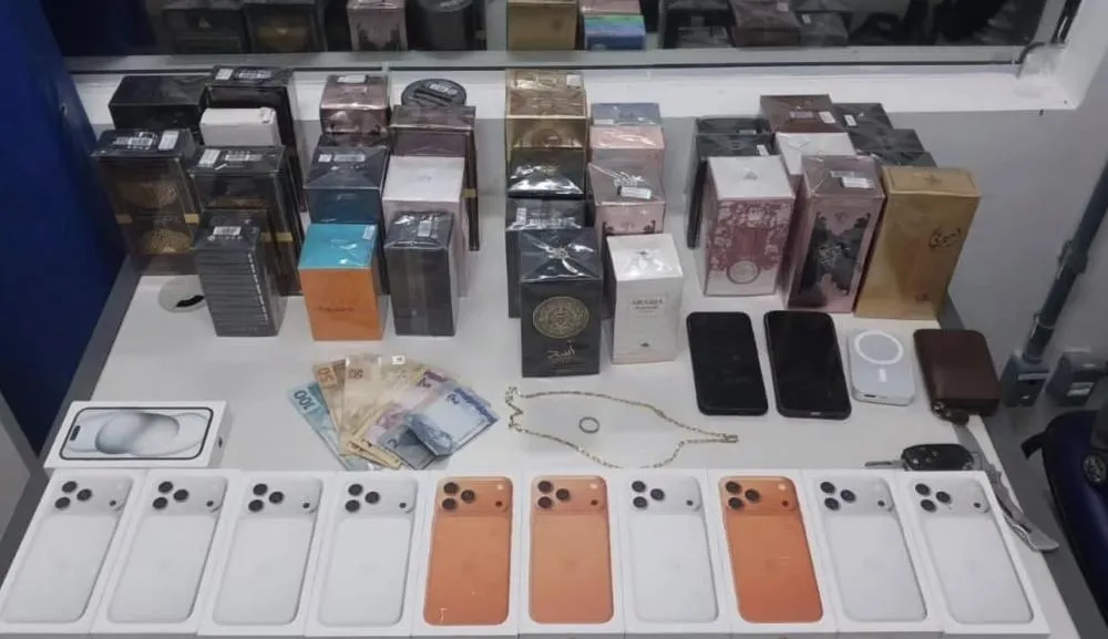 Abordagem policial flagra carro com sinais adulterados e produtos sem nota fiscal