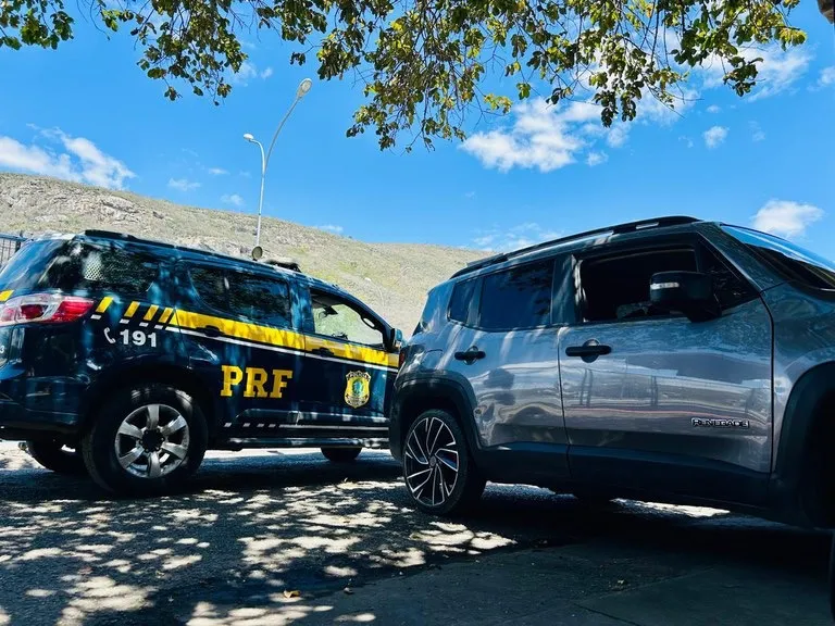 Durante fiscalização em Jequié, PRF recupera veículo roubado no Rio de Janeiro