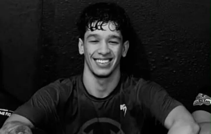 Campeão brasileiro de muay thai morre após acidente de moto em Vitória da Conquista