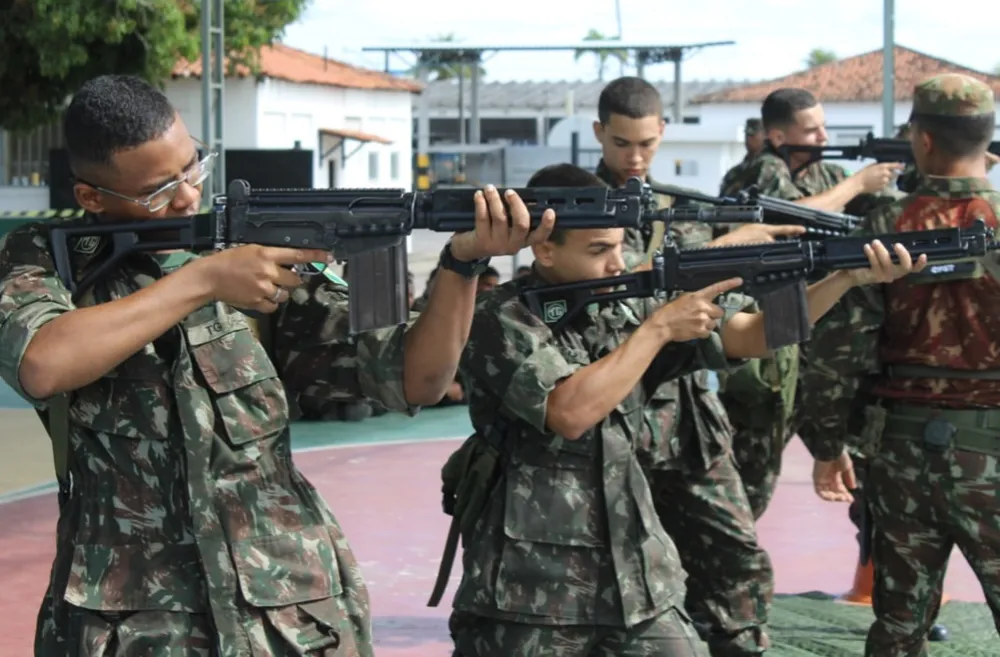 Atiradores do Tiro de Guerra de Brumado realizam Tiro de Instrução Básico no 35º Batalhão de Infantaria