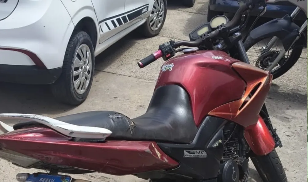 Polícia Militar apreende motocicleta suspeita de clonagem no bairro Baraúnas, em Brumado