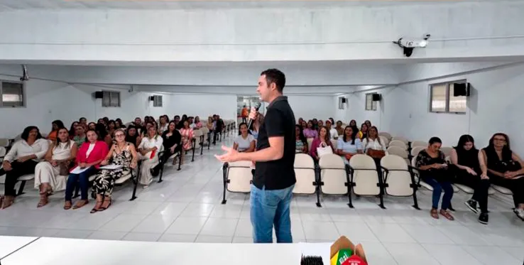 Prefeito de Brumado se reúne com diretores da rede municipal para planejar volta às aulas