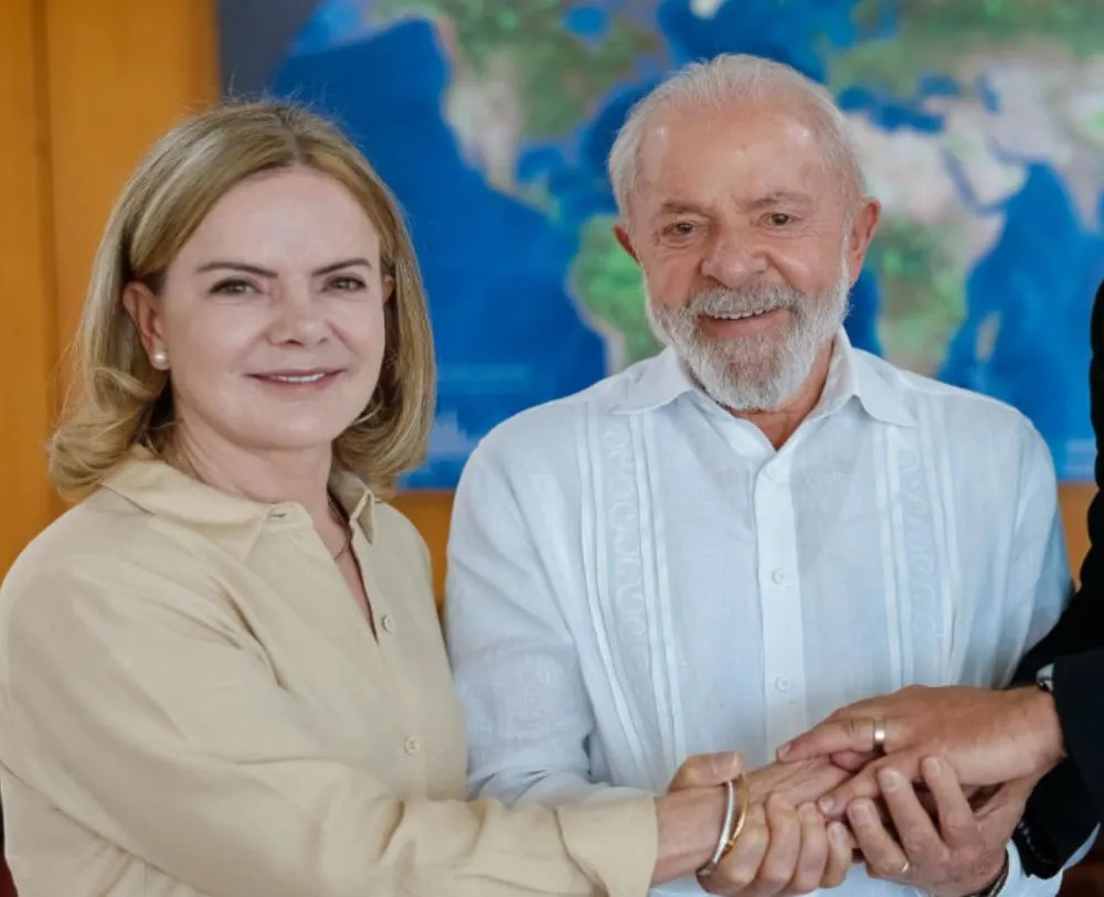Lula nomeia Gleise Hoffmann para comandar articulação política