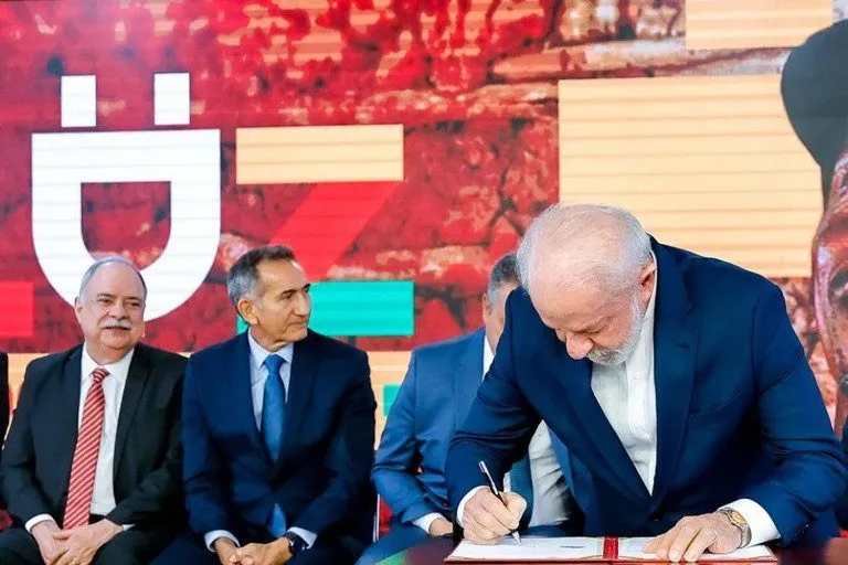 Luz do Povo: Lula sanciona programa que garante energia gratuita para famílias de baixa renda