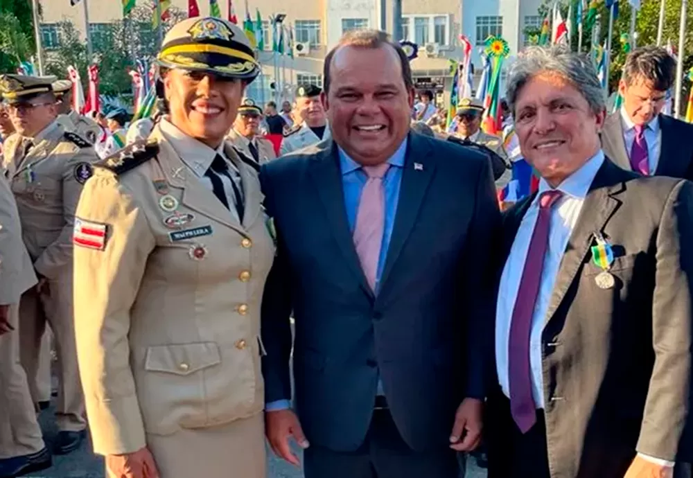 Conselheiro do TCE-BA, João Bonfim, recebe Medalha de Amigo do Colégio da Polícia Militar