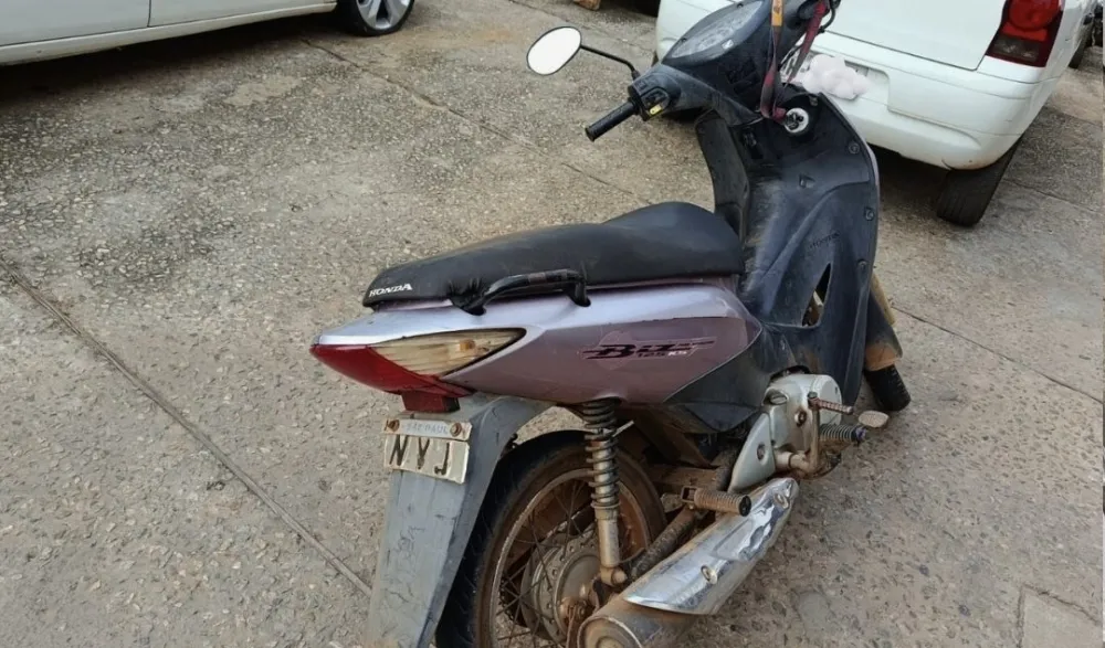 Motocicleta com sinais identificadores suprimidos é apreendida pela CETO em Brumado