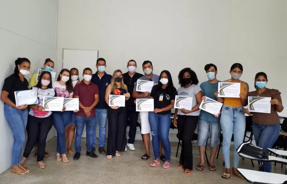 Brumado CESUP e CDL entregam certificados a ex-funcionários da Zona Azul