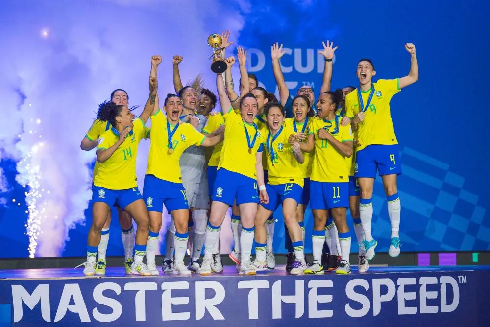 Lula assina MP que garante proteção de direitos para a Copa do Mundo Feminina de 2027
