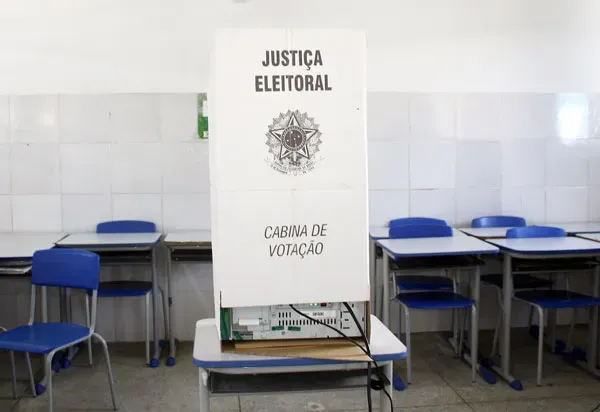 Faltam 3 dias: uso de celular e de outros dispositivos eletrônicos é proibido na cabine de votação