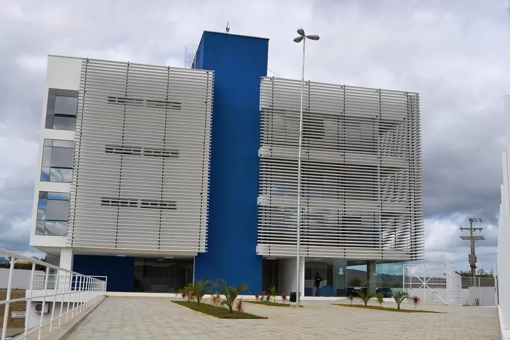Tribunal do Júri condena homem a 14 anos de prisão por tentativa de feminicídio em Vitória da Conquista