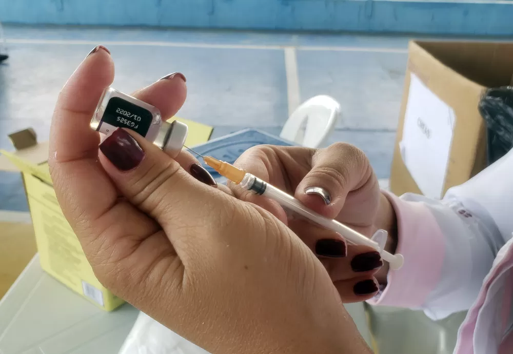 Covid: aplicação da vacina bivalente deve começar em 27 de fevereiro