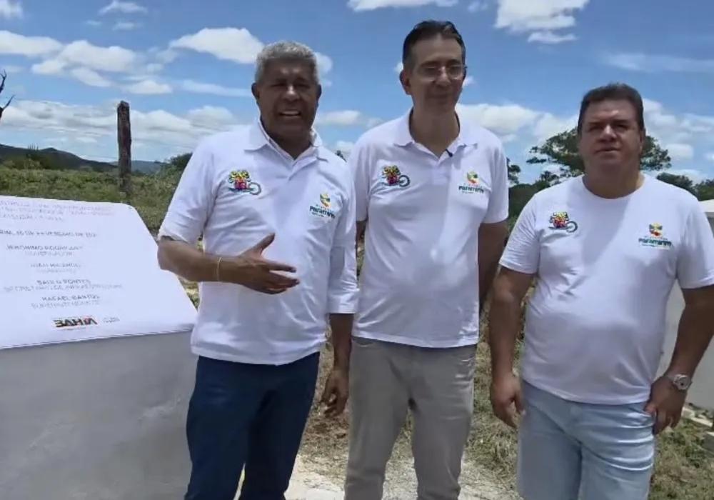 Marquinho Viana participa de inaugurações e entrega obras de pavimentação em Paramirim ao lado do governador Jerônimo Rodrigues