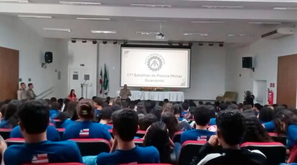 Polícia Militar realiza ação educativa sobre prevenção da violência no CEEP Guanambi