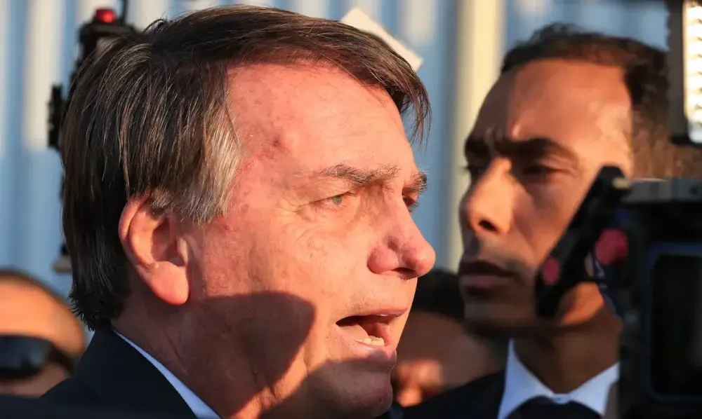 Não houve intuito de descumprir a lei, diz Bolsonaro sobre arma