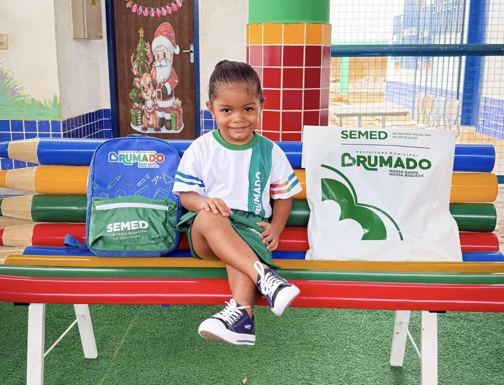 Prefeitura de Brumado inicia entrega de fardamentos para alunos da rede municipal