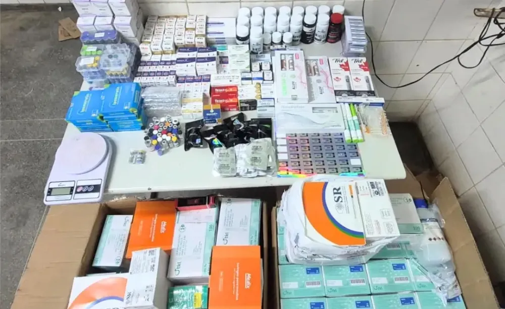Polícia Militar encontra arsenal de medicamentos para emagrecimento e anabolizantes durante ação em Guanambi