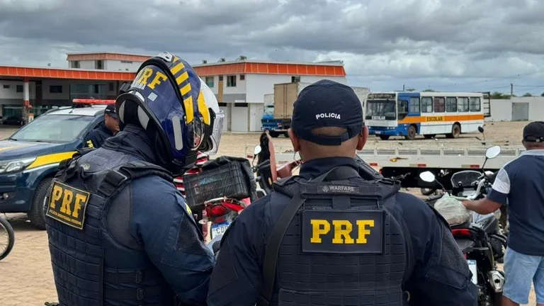 PRF amplia presença nas estradas da Bahia durante o feriado do Dia do Trabalho 2026