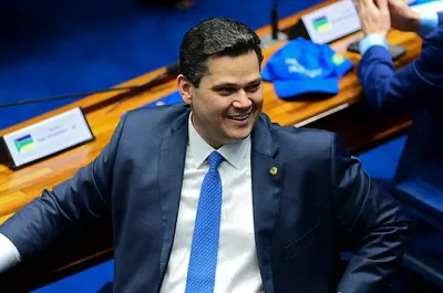 Davi Alcolumbre é eleito presidente do Senado