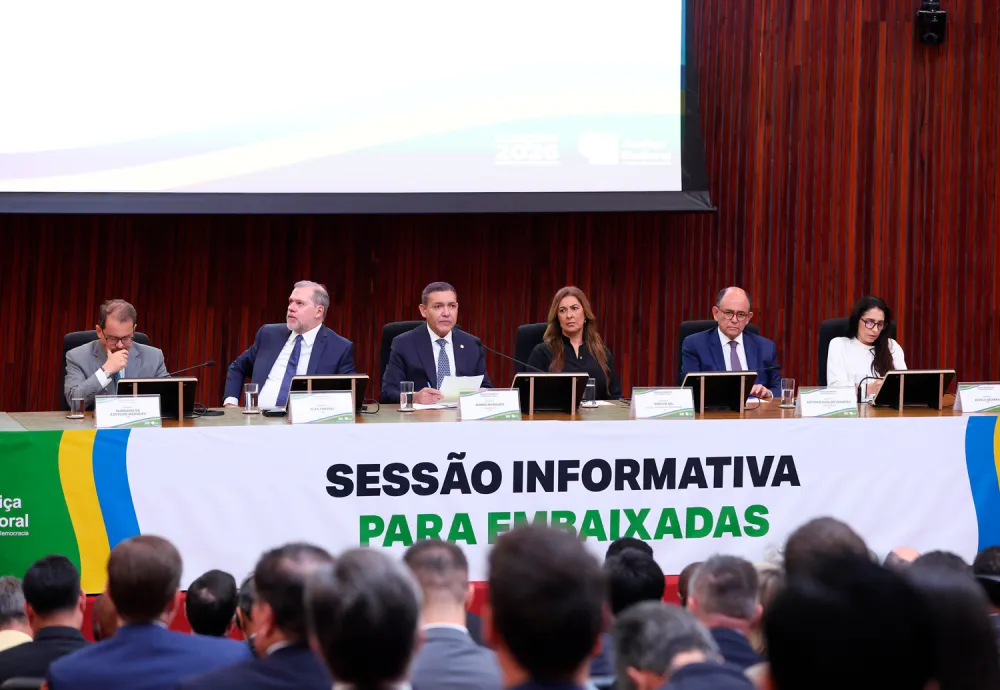 TSE destaca segurança e transparência do sistema eleitoral a representantes diplomáticos