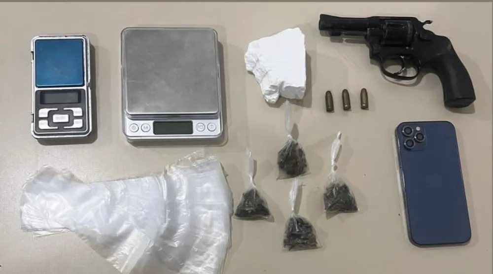 CIPE Sudoeste prende homem por tráfico de drogas e posse ilegal de arma em Paramirim