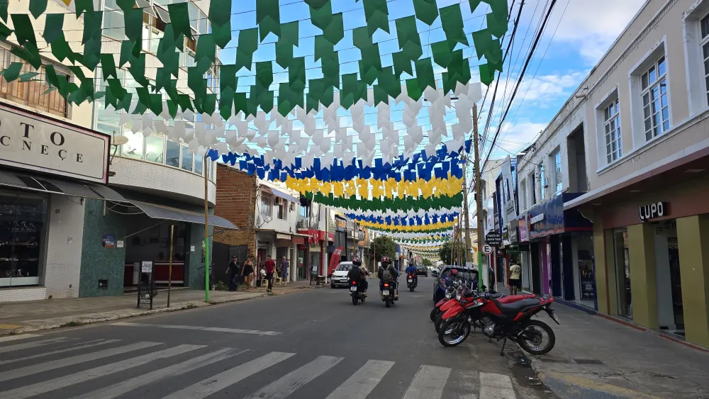 Cidade de Livramento entra no ritmo junino com decoração especial para o Arraiá do Amor