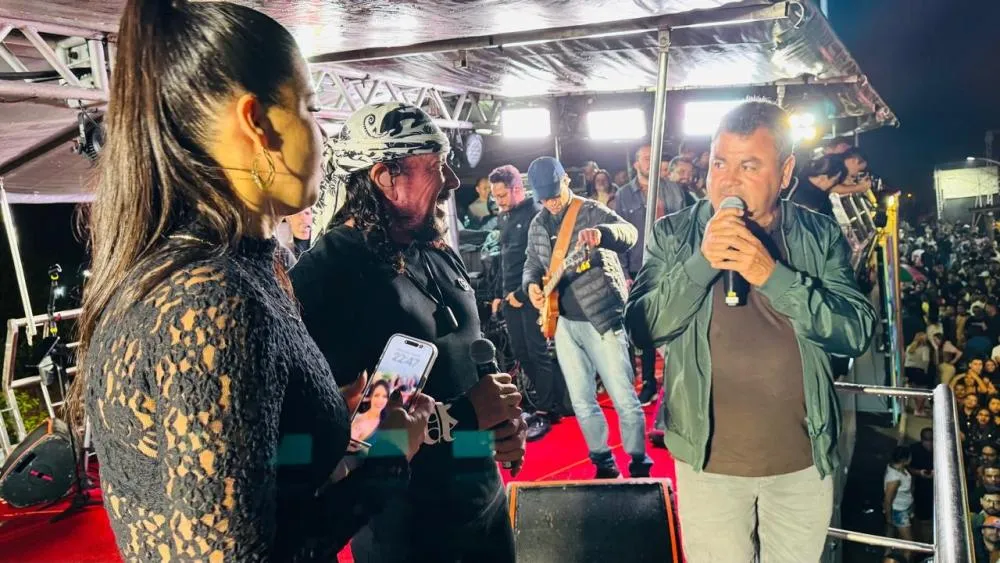 Bell Marques faz show histórico e arrasta multidão nos 98 Anos de Barra da Estiva