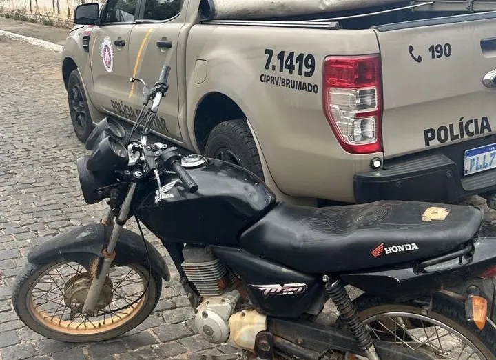CIPRv/Brumado apreende veículo com restrição de roubo na BA-148, em Itaquaraí