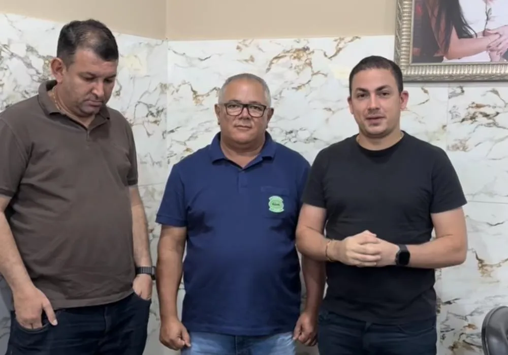 Prefeito de Ituaçu, Phellipe Brito, entra de férias sem remuneração; vice assume o cargo