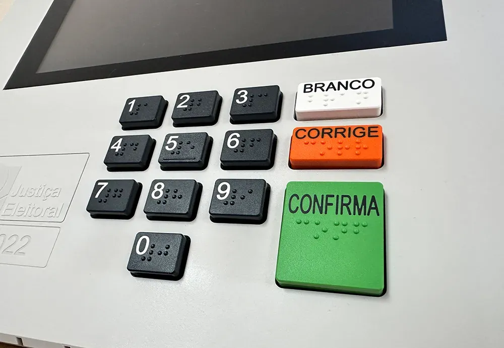 169ª Zona Eleitoral realiza ação para orientar eleitores sobre o uso da urna eletrônica em Barra da Estiva
