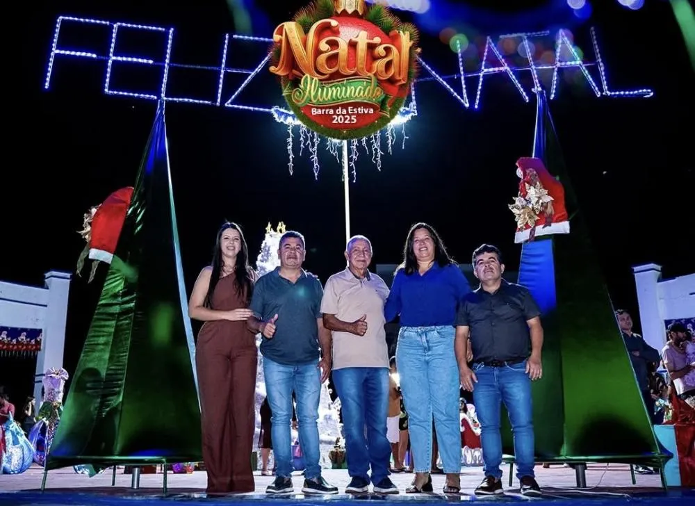 Prefeitura inaugura decoração do Natal Iluminado após missa em Barra da Estiva