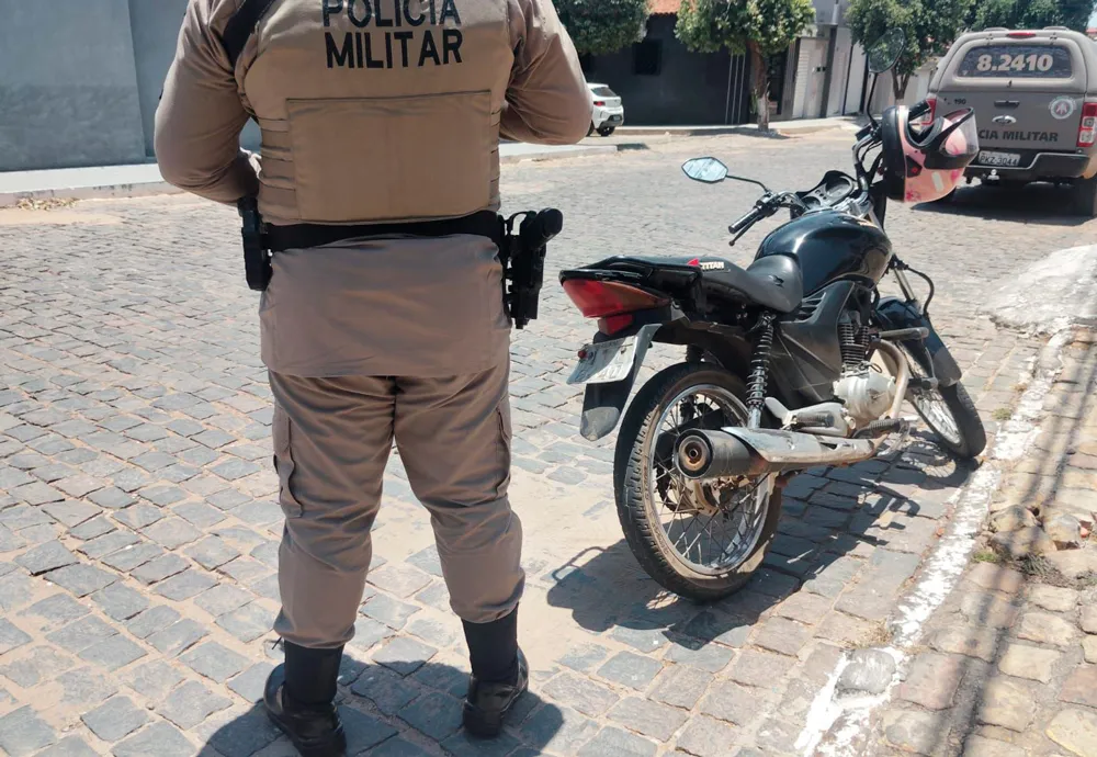 Polícia Militar recupera motocicleta furtada em Brumado