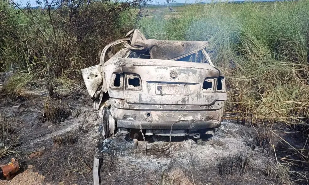 Acidente com carro e carreta deixa quatro mortos na BR-135, no oeste da Bahia