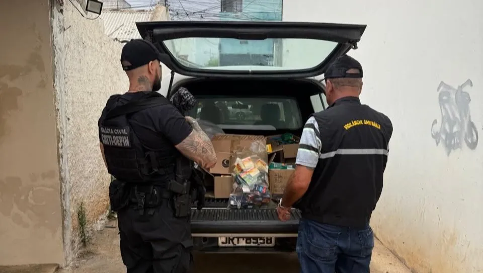 Polícia Civil realiza busca e apreensão em farmácia investigada por irregularidades em Vitória da Conquista