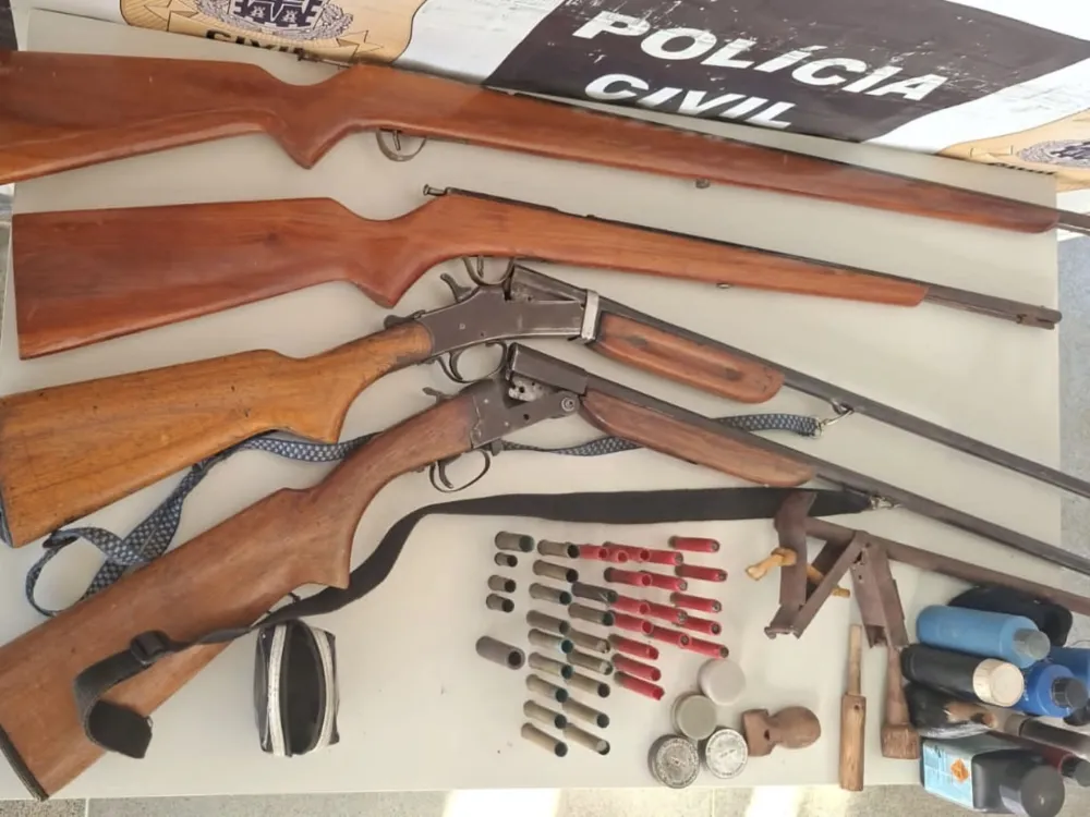 PMBA desarticula acampamento de caça ilegal e apreende armas em Cocos