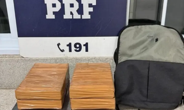 PRF apreende cerca de 4 kg de cocaína em ônibus interestadual na BR-116, em Vitória da Conquista