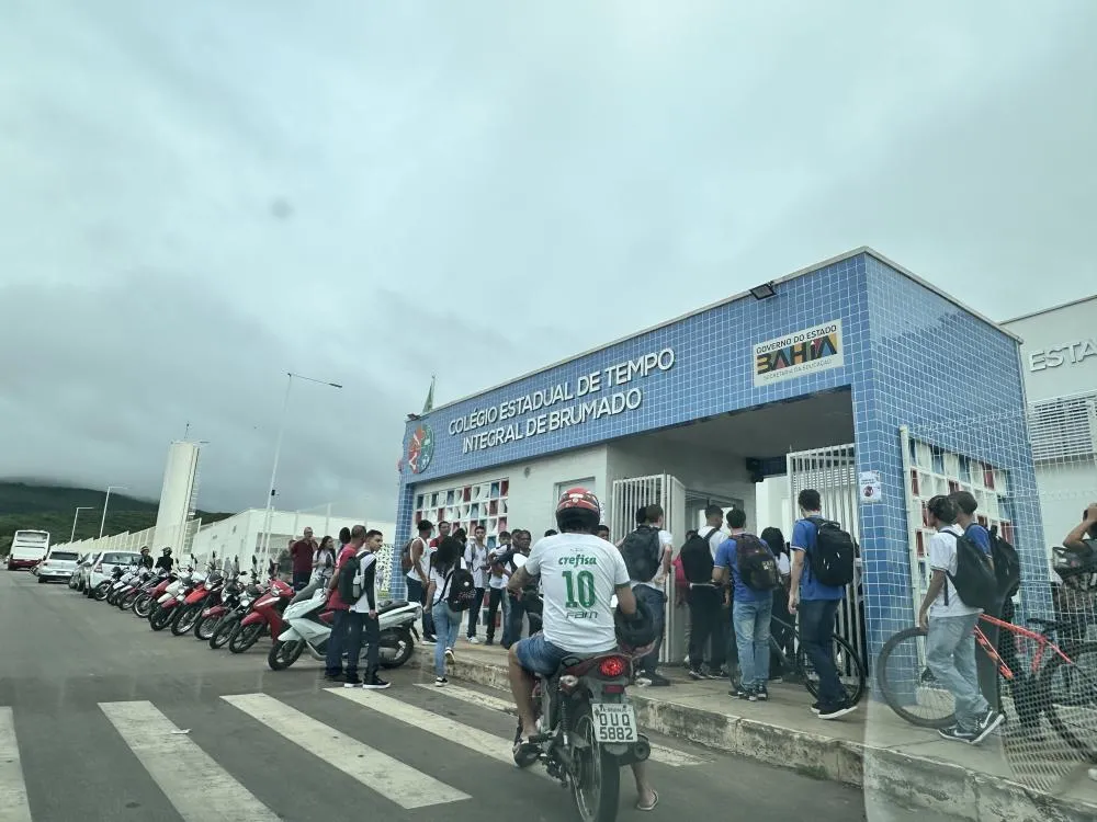 Bahia avança na implementação da Lei do Celular nas escolas estaduais