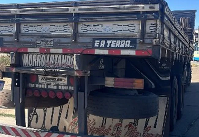 PM é acionada após motorista se recusar a retirar caminhão de área exclusiva para ônibus na Rodoviária de Guanambi
