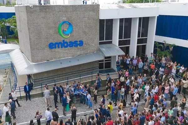 Com 55 anos Embasa lança nova marca