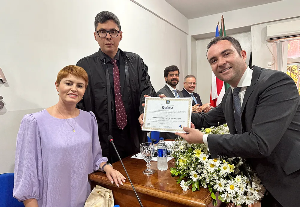 Justiça Eleitoral diploma prefeito Fabrício Abrantes e vice-prefeito Dr. Marlucinho eleitos em Brumado