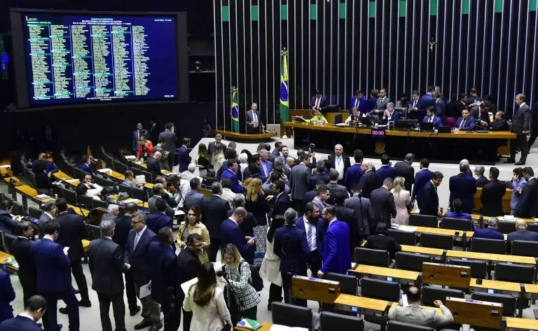 Câmara dos Deputados aprova texto-base da reforma tributária em primeiro turno