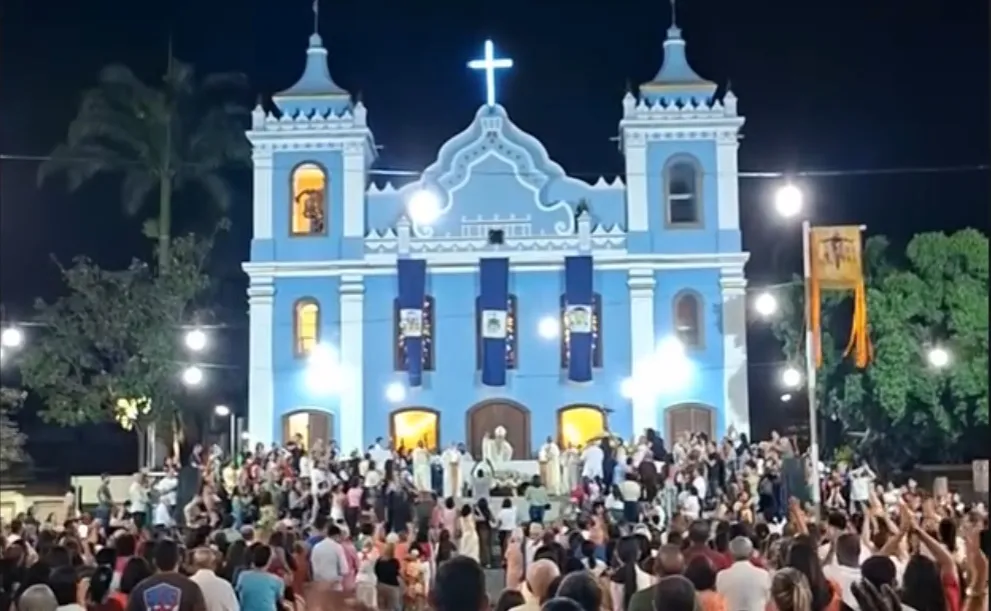 Festa do Bom Jesus é encerrada com procissão e missa campal que reúne fiéis em Brumado