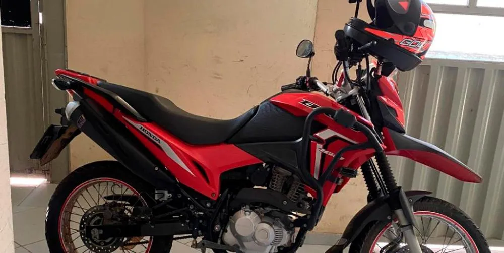 Homem descumpre medida protetiva e foge abandonando motocicleta em Macaúbas